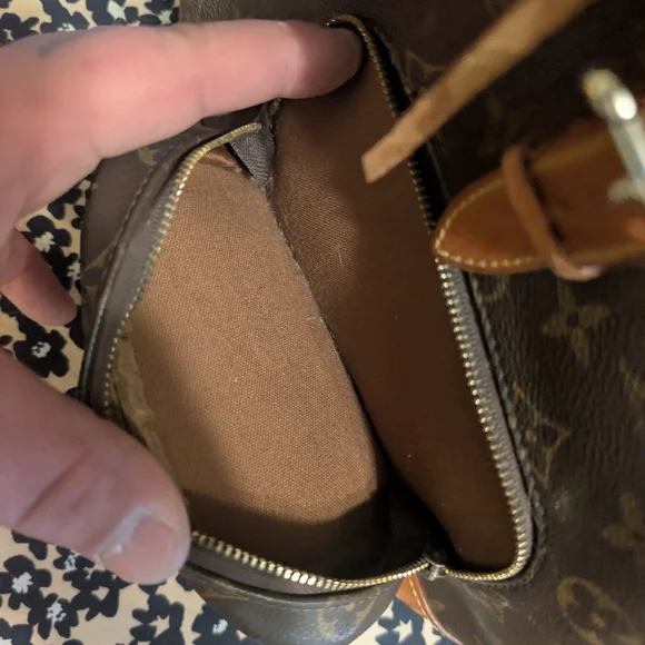 LV Monogram backpack - SP0012 - Has Alot Of Life Left!! - Picture 9 of 16